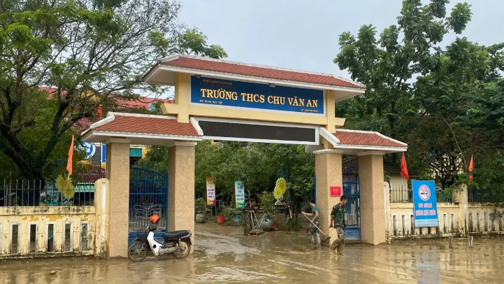 Học sinh thành phố Huế tiếp tục nghỉ học để tránh lũ